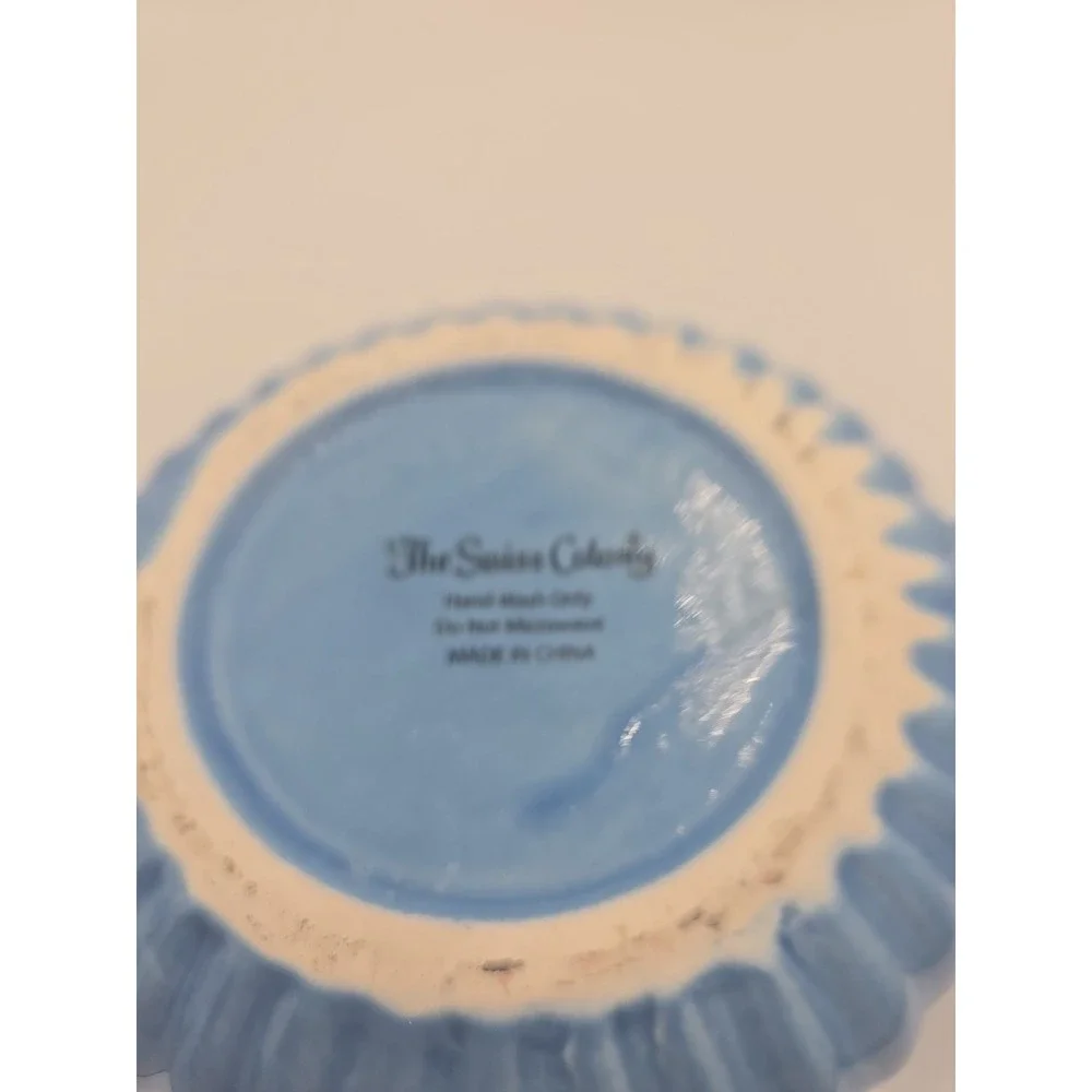 VINTAGE Quart Swiss Colony Blue Blueberry Ceramic Mixing Bowl Country